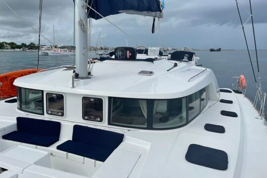 5 Hr Private Catamaran Cruise with lunch and drinks to 15-20 ppl