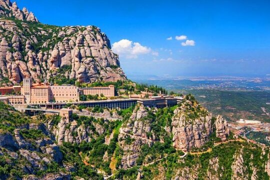 Sagrada Familia & Montserrat Private Tour with Hotel pick-up