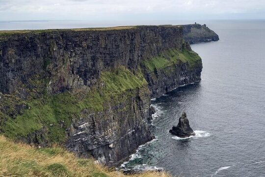 Cliffs of Moher and Wild Atlantic Way Private Chauffeur-Driven Tour from Galway