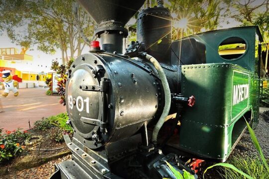 Noosa Country Private Tour: Lunch, Ginger Factory, Eumundi Market