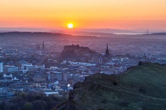 Arthur's Seat Sunset Hike in Edinburgh