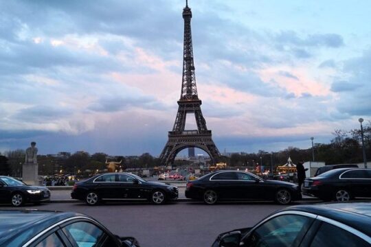 Hotel Paris to station, Arc de Triomphe, Champs Elysées, Louvre..