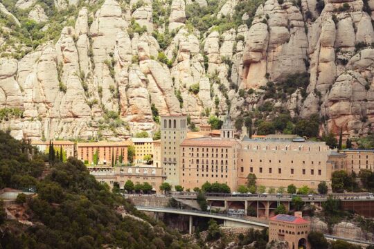 Barcelona Highlights, Walking & Wine Private Tour