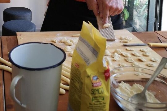 Pasta Class and wine tasting in Lecce
