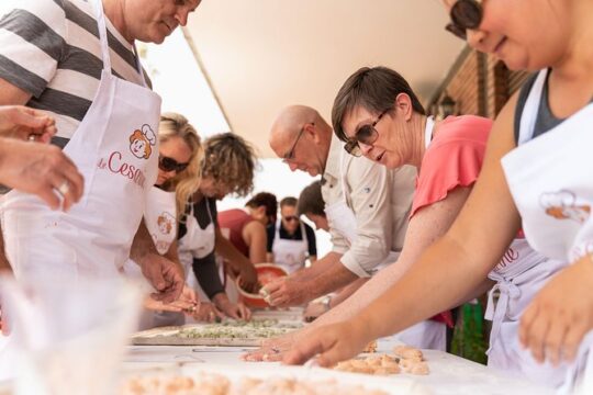 Cesarine: Small group Pasta & Tiramisu class in Rome