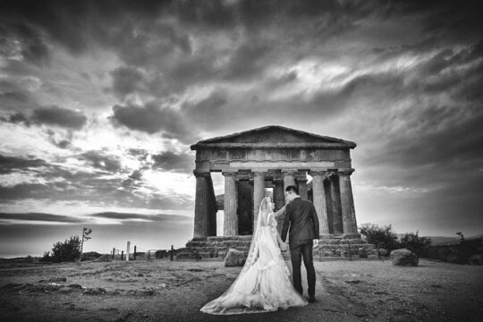 Private Photo Session with a Local Photographer in Agrigento