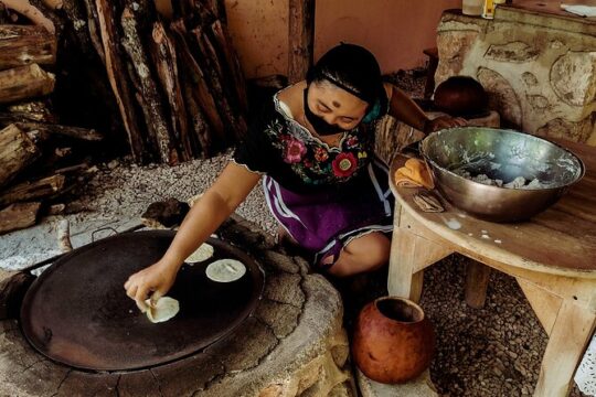 Tour to Chichen Itza Cenote Ikkil and Mayan Cuisine from Tulum