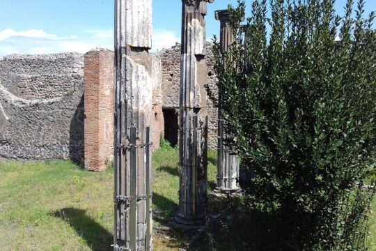 Transfer - Rome to Ravello with a 120 minutes stop in Pompeii or vice versa