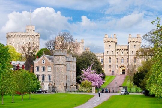 Royal Windsor and Eton Riverside Private Tour from London
