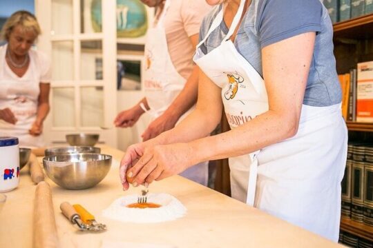 Small group Pasta and Tiramisu class in Como