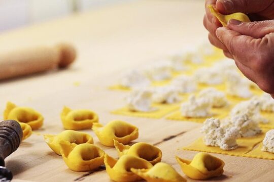 Make Bolognese pasta at Casa della sfoglina with lunch