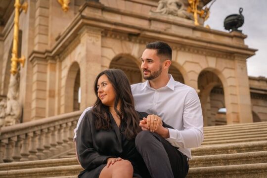 Barcelona: Professional Photoshoot Outside Arc de Triomf