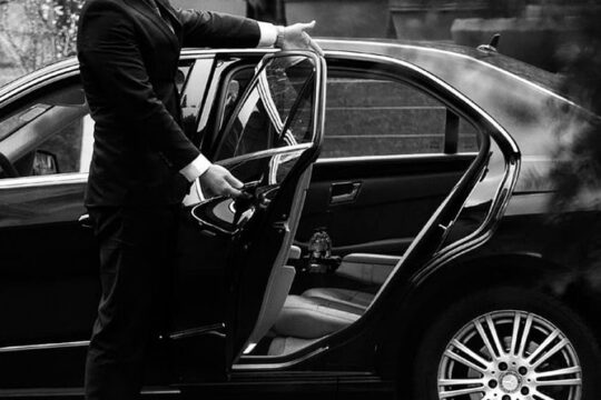 Limousine transfer service from Rome center (Aurelian Walls) to Airports