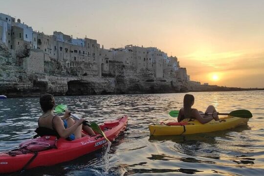 Kayak excursion in Polignano a Mare