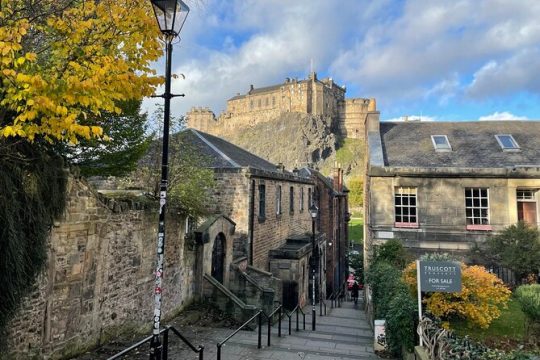Edinburgh Unveiled: Private Driving Day Tour of Edinburgh City