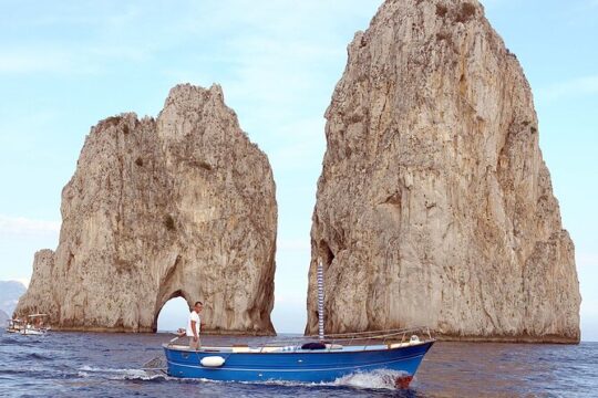 Capri boat tour for an unforgettable 3 hour experience.