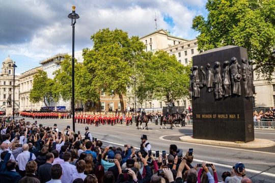 Queen Elizabeth II Private Walking Tour of London