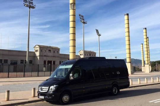 Private Self-Guided Tour in Barcelona by Minibus for 15 Passengers
