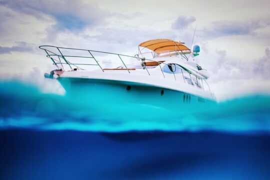 Private 3 hours Romantic Cancun Dinner in 58´Yacht Azimut