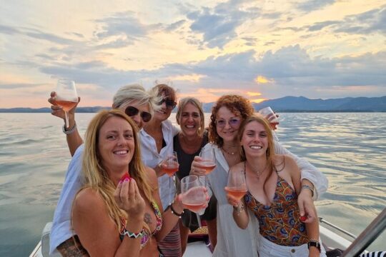 Private boat tour with wine and and food aperitif