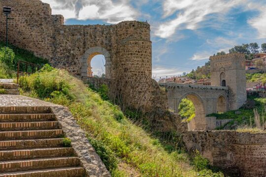 Monumental Toledo! Guided tour from Madrid with the Cathedral