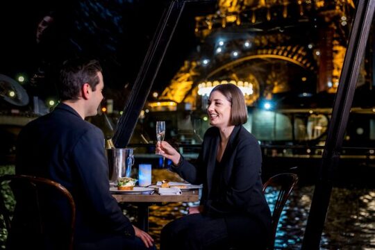 Paris 3-Course Gourmet Dinner and Sightseeing Seine River Cruise