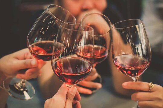 5 hours Tour at Marais and Montmartre in Paris with Wine Tasting
