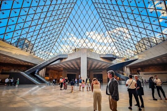 Explore the secrets of the Louvre + Mona Lisa pass