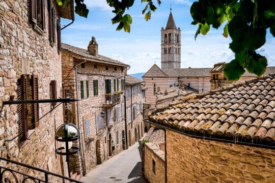 Assisi Private Exploration: Historic Basilicas & City Stroll
