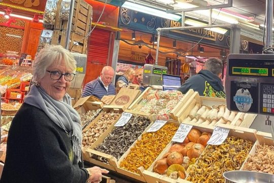 Private Tapas Tour with a local Guide- Discover the local "bodegas"