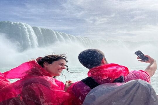 Niagara Falls Small Group Walking w/Boat & Behind The Falls Tour
