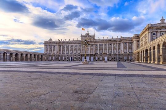 Skip-the-line Madrid Royal Palace with tapas tasting & Retiro Park
