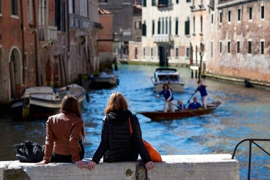 Private Tour: Venice Walk, Gondola, and Private Boat Tour ending on Murano Island with Venetian Lunch and Glass Factory Visit