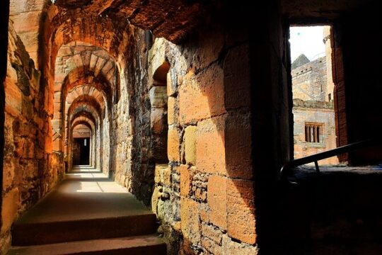 Wallace monument, Stirling Castle, Linlithgow Palace, Luxury MPV