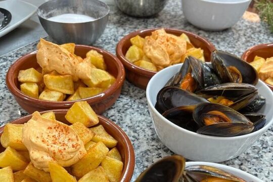Valencian paella cooking class, tapas and visit to Ruzafa market.