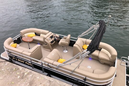 Paris Private 2-Hour Cruise on the Seine in a Pontoon Boat