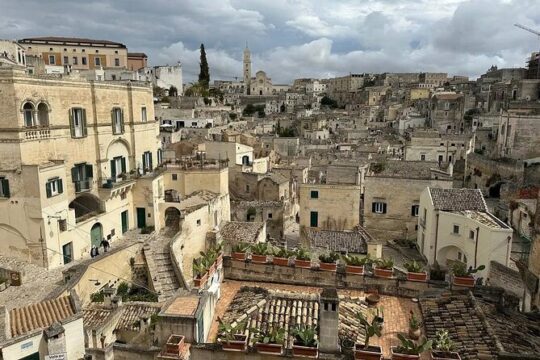Night Walking Tour in Bari and Polignano (train ticket included)
