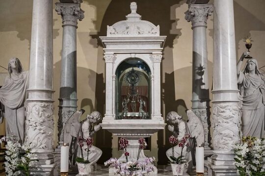 The Eucharistic Miracle and the Holy Face's Sanctuaries - Private Tour from Rome
