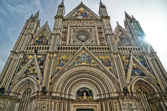 Private Transfer: Florence to Rome with Stop in Orvieto