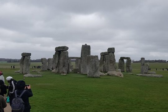 Private transfer to Southampton with a stop at Stonehenge