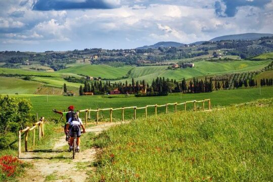 E-Bike tour and wine tasting in Tuscany from Florence