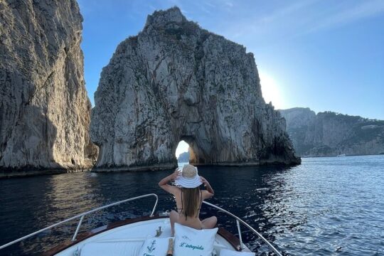 Half day by boat to Capri in the gastronomic tradition