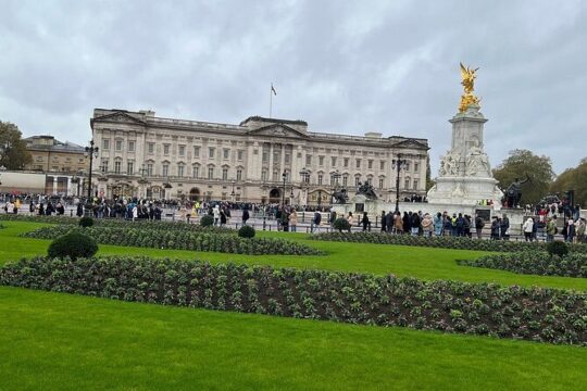 Changing of the Guard Walking Tour in London