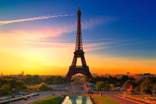 Private door-to-door transfer between Paris city centre and Disneyland Paris