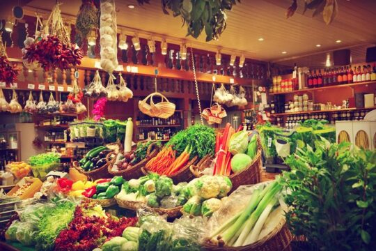 Market tour and lunch or dinner at a local's home in Civitavecchia