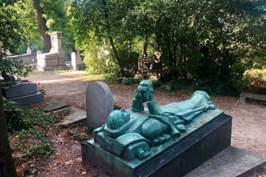 2.5 - 3 Hour Walking Tour of Père Lachaise Cemetery from Paris