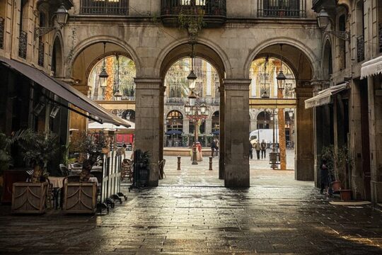 Historical Bars and Restaurants Quest Experience in Barcelona
