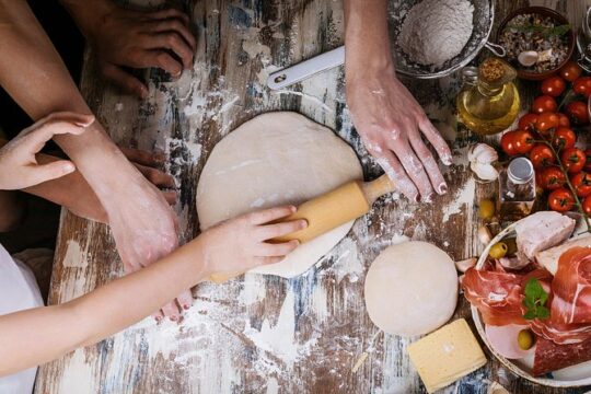 Private Pizza & Tiramisu Masterclass at a Cesarina's home with tasting: Foligno