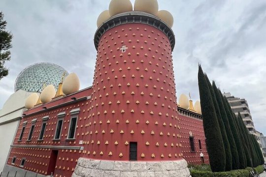 Dali Museum tour private Figures + Girona