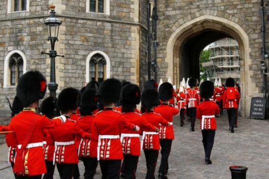 Simply Windsor Castle Tour from London with Transportation and Audio Guides